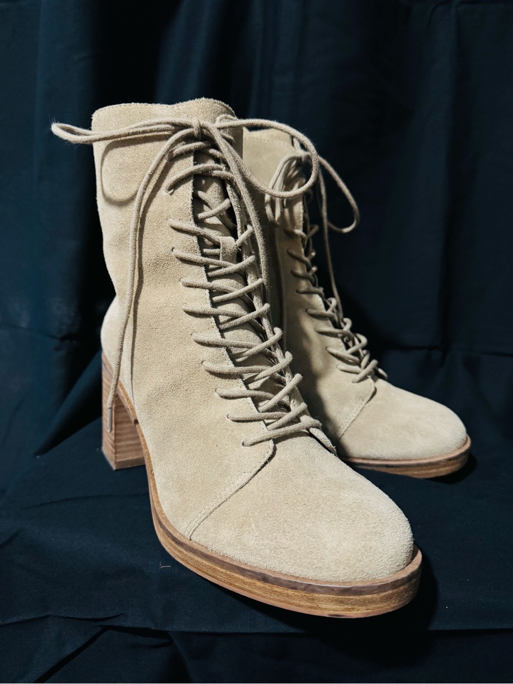 Vince Camuto Kymra Women’s Lace-Up Suede Ankle Boots in Beige size 10/42